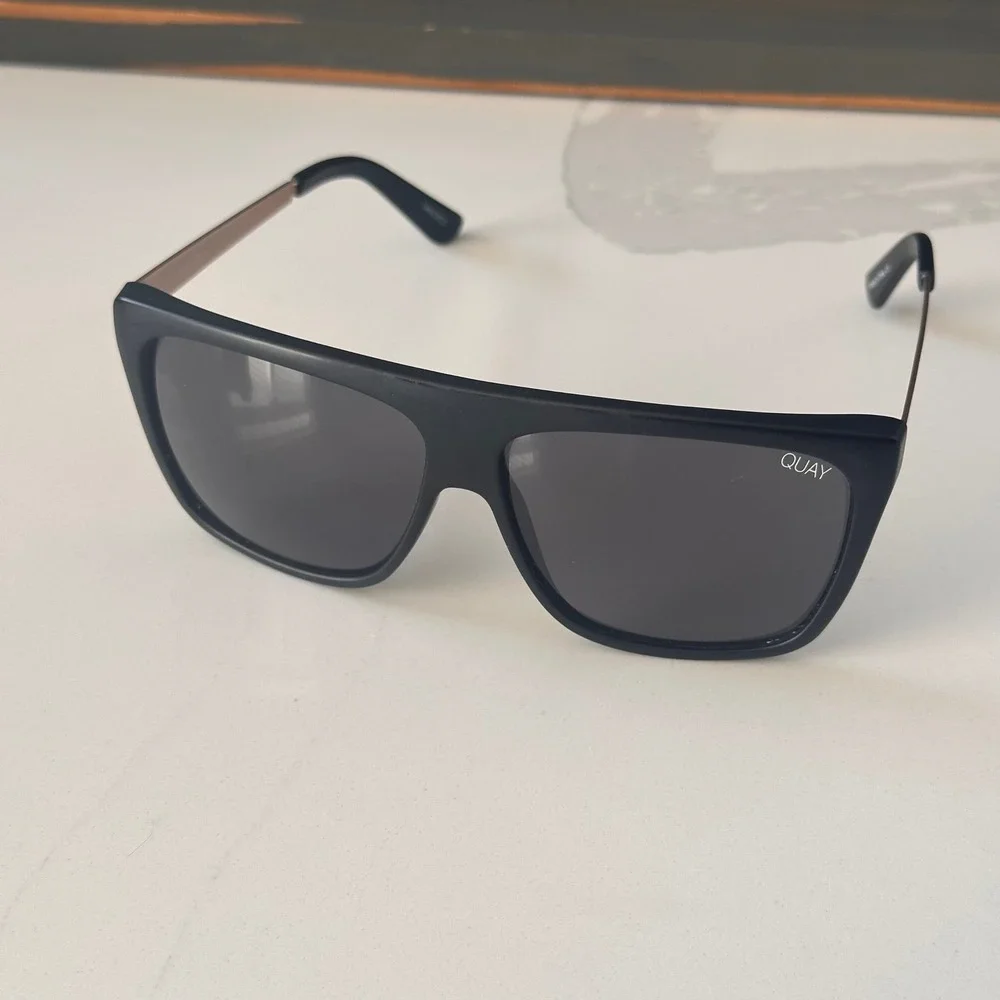 Quay Sunglasses Womens OS Black Excellent OTL II Desi Perkins Rose Gold Flat Top